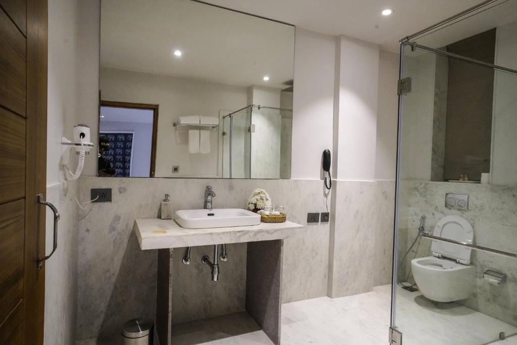 Brij Nest, Jaipur - An All Suite Boutique Hotel的一间浴室