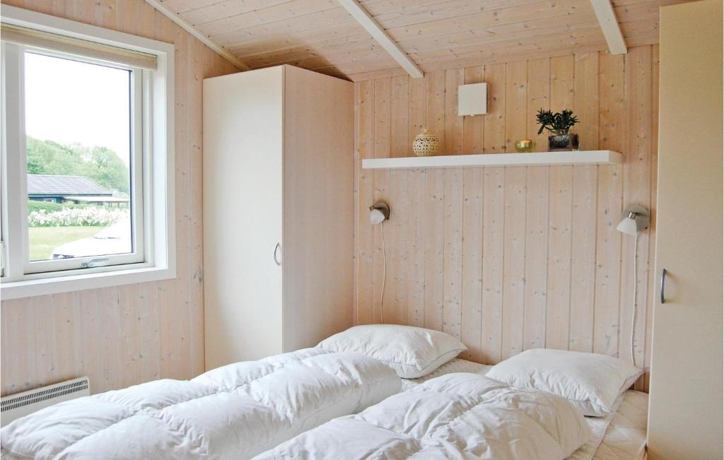 Postel nebo postele na pokoji v ubytování Holiday Home Pøt Strandby X
