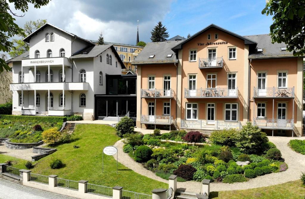 Fotografie z fotogalerie ubytování Hotel-Pension Vier Jahreszeiten v destinaci Bad Elster