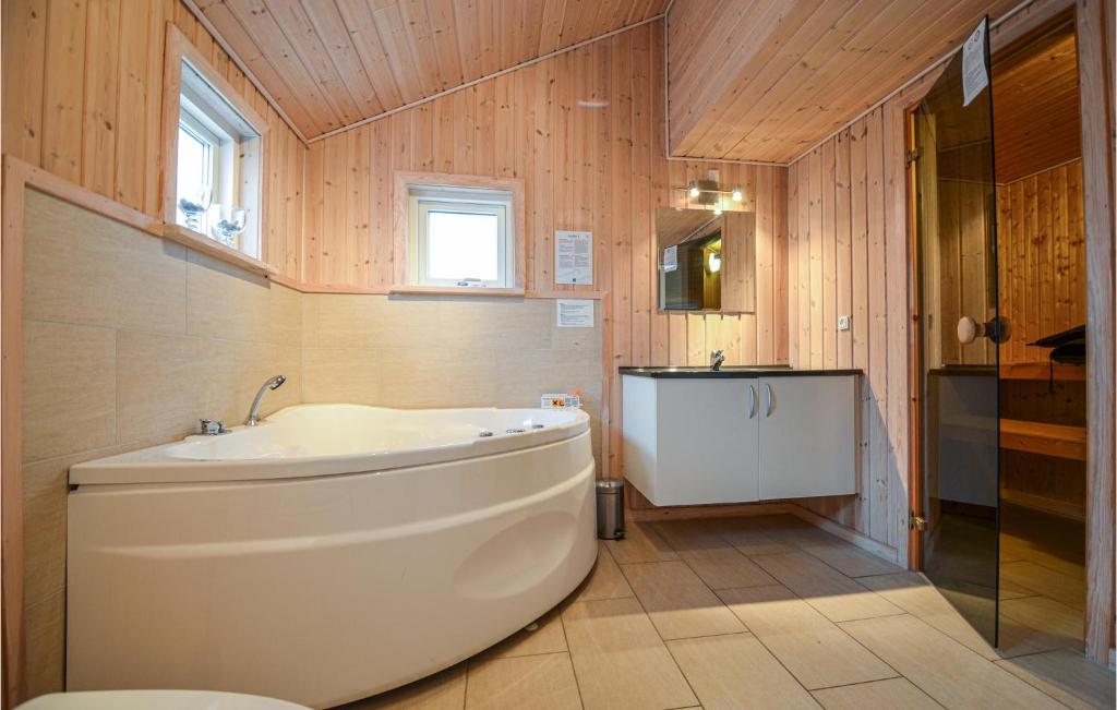 Koupelna v ubytování Holiday Home Capellavej Iv