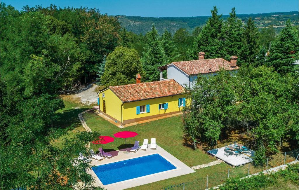 an aerial view of a house with a swimming pool at Gorgeous Home In Nedescina With Kitchen in Nedeščina