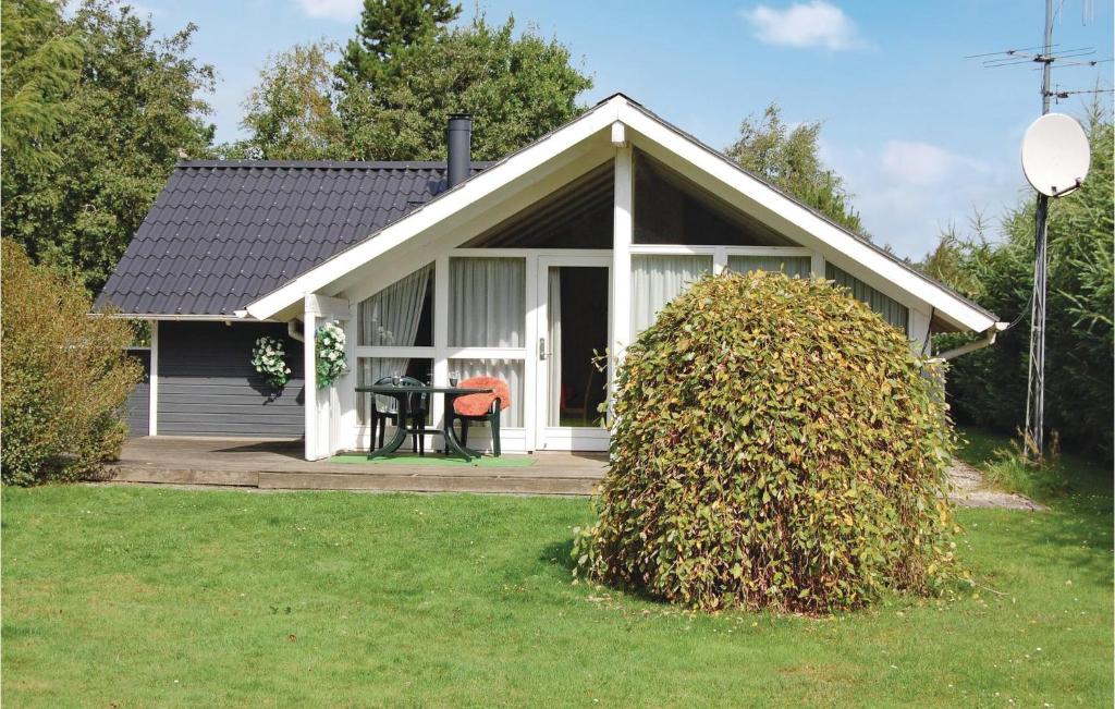 Zahrada ubytování Holiday Home Rønnebærvangen Oksbøl Iv