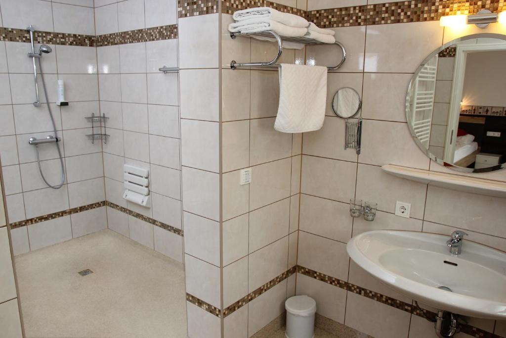 Koupelna v ubytování Hotel Am Donaubogen