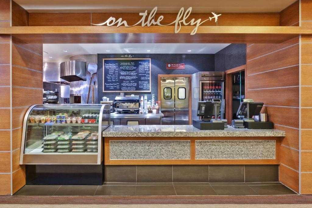 Crowne Plaza Chicago Ohare Hotel & Conf Ctr by IHG photo