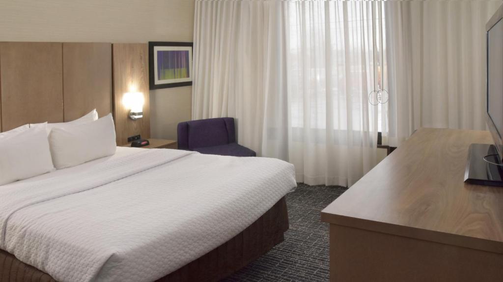 Crowne Plaza Cleveland Airport, an IHG Hotel - 