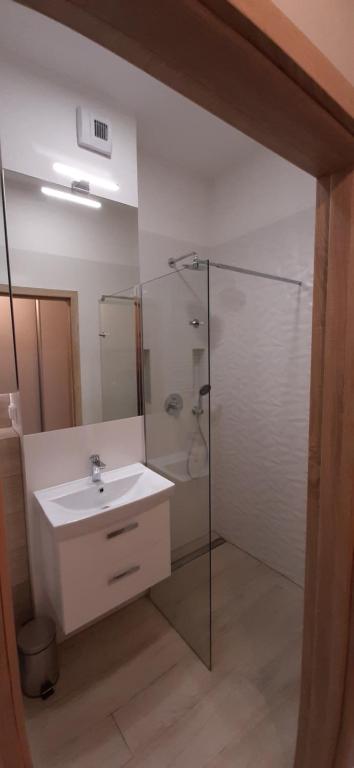 Garden Gates and Sadowa Apartments - 8