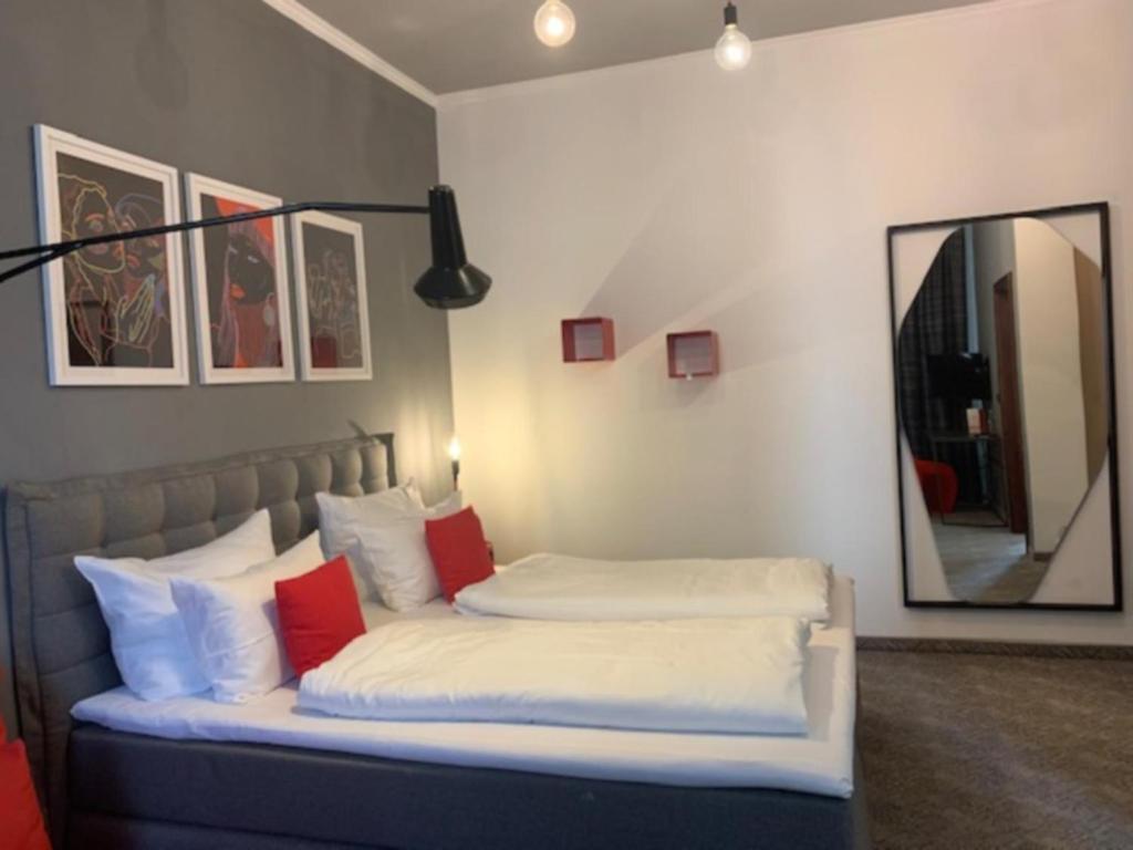 Postel nebo postele na pokoji v ubytování Hotel Maxplatz