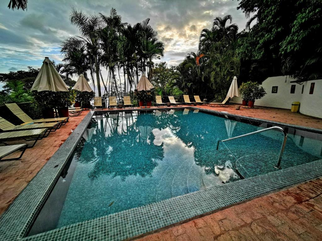Bazén v ubytování Hotel Costa Verde nebo v jeho okolí
