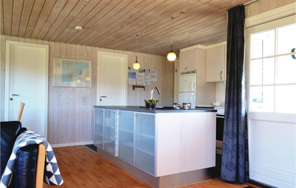 Kuchyň nebo kuchyňský kout v ubytování Holiday Home Julianevej Hvide Sande X