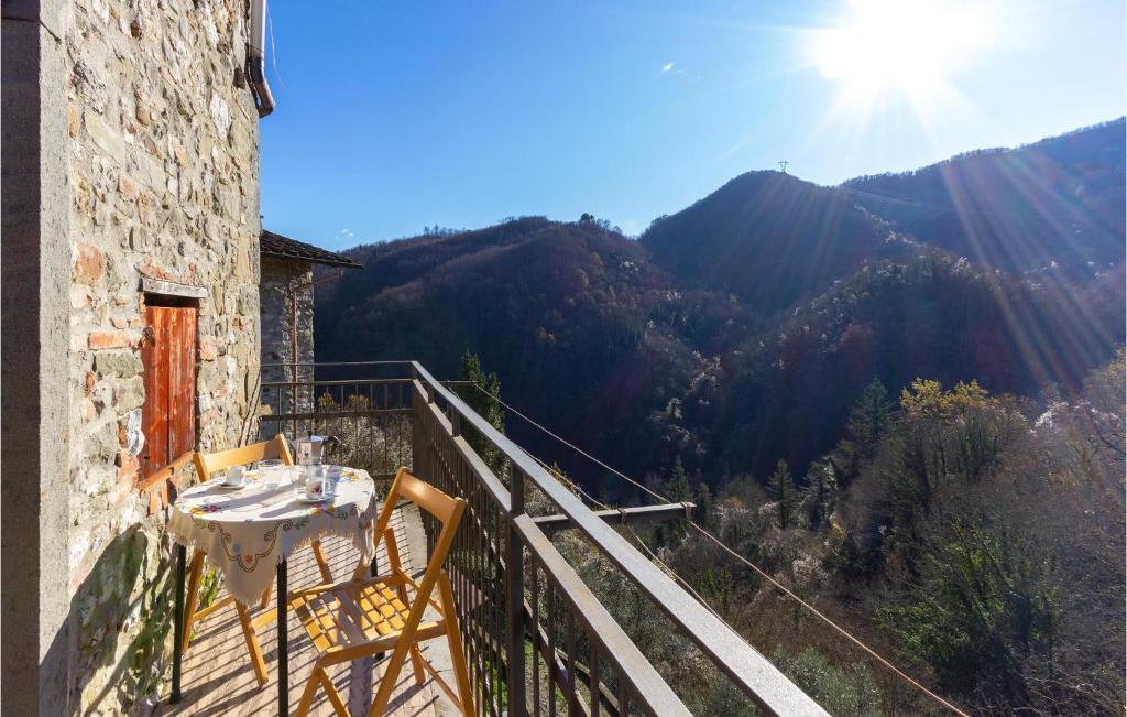 a table and chairs on a balcony with a view at Stunning Home In Gioviano -lu- With 2 Bedrooms in Ghivizzano