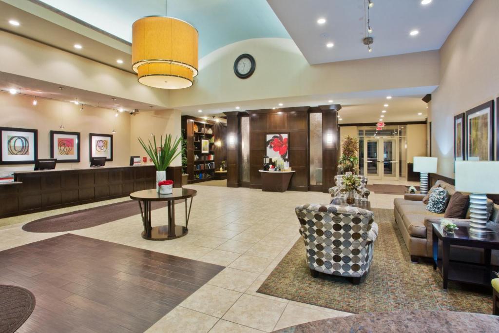 Posezení v ubytování Crowne Plaza Anchorage-Midtown by IHG
