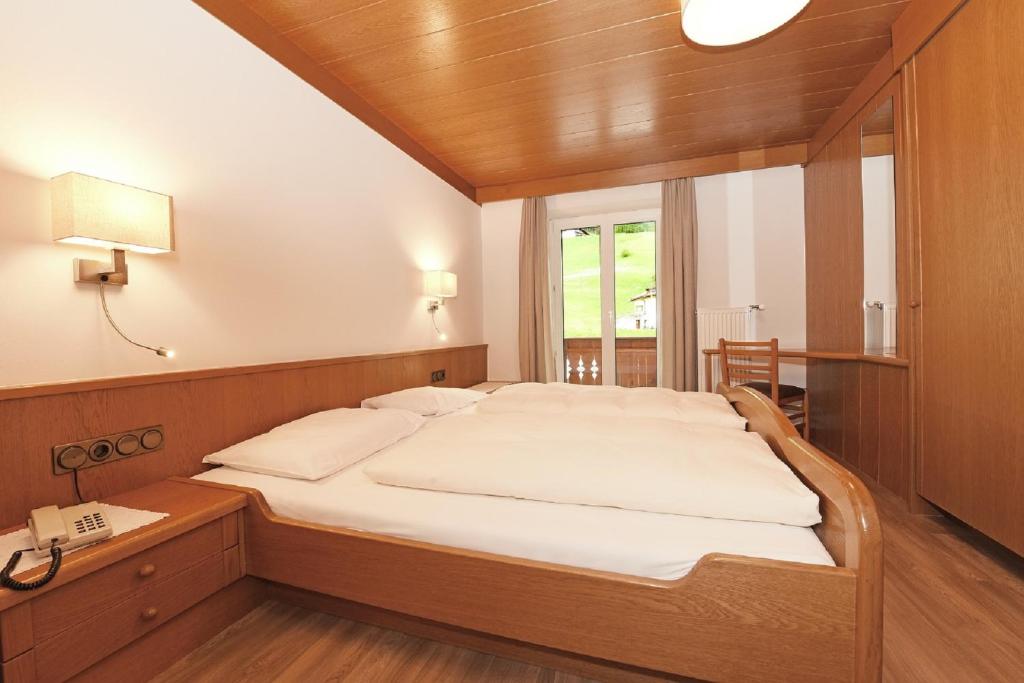 Postel nebo postele na pokoji v ubytování Hotel Garni Vanadis