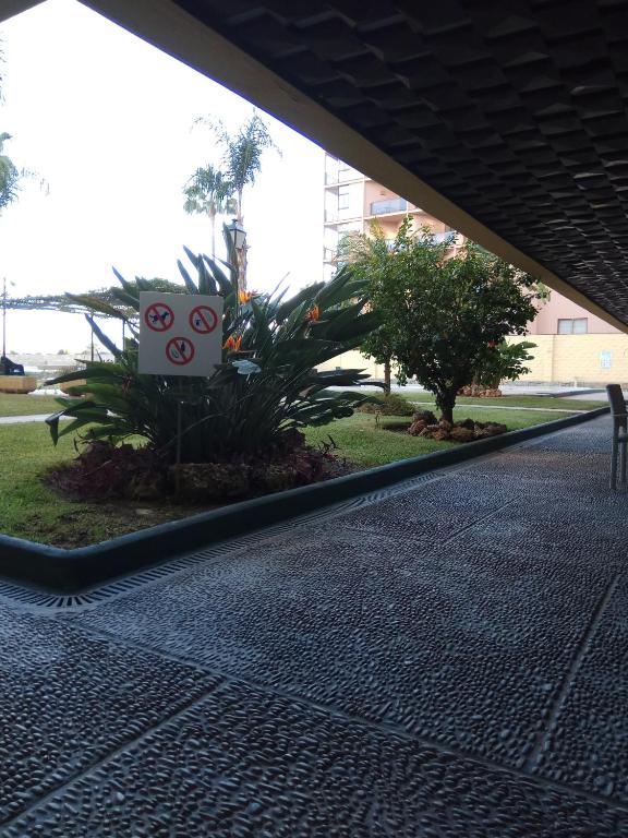 Zahrada ubytování Esplendido APARTAMENTO, CARIHUELA EDIFICIO EL REMO, PRIMERA LÍNEA