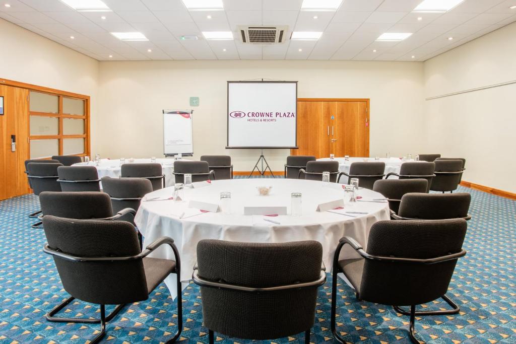 Crowne Plaza Chester by IHG - Resim 36