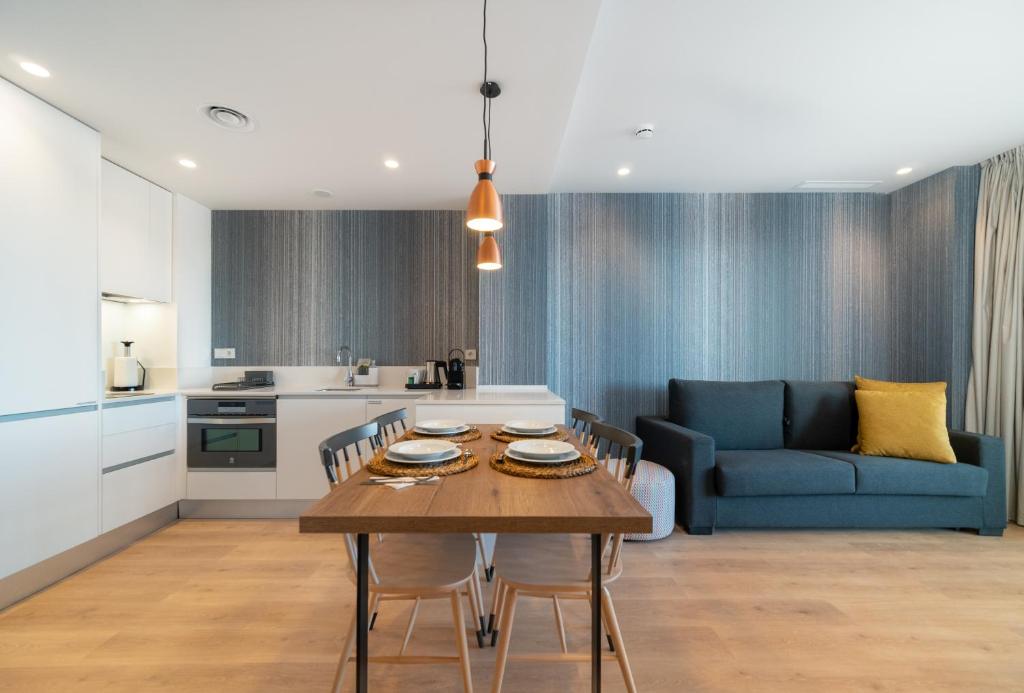 Kuchyň nebo kuchyňský kout v ubytování Ahoy Apartments