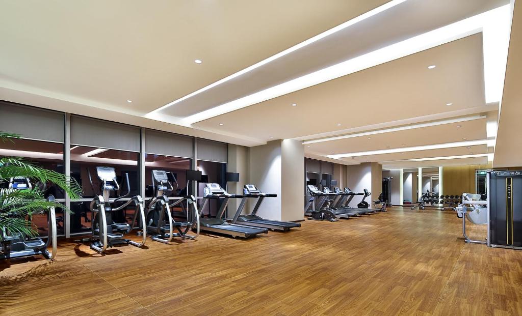 Fitness centrum a/nebo fitness zařízení v ubytování Crowne Plaza Chengdu Wenjiang by IHG