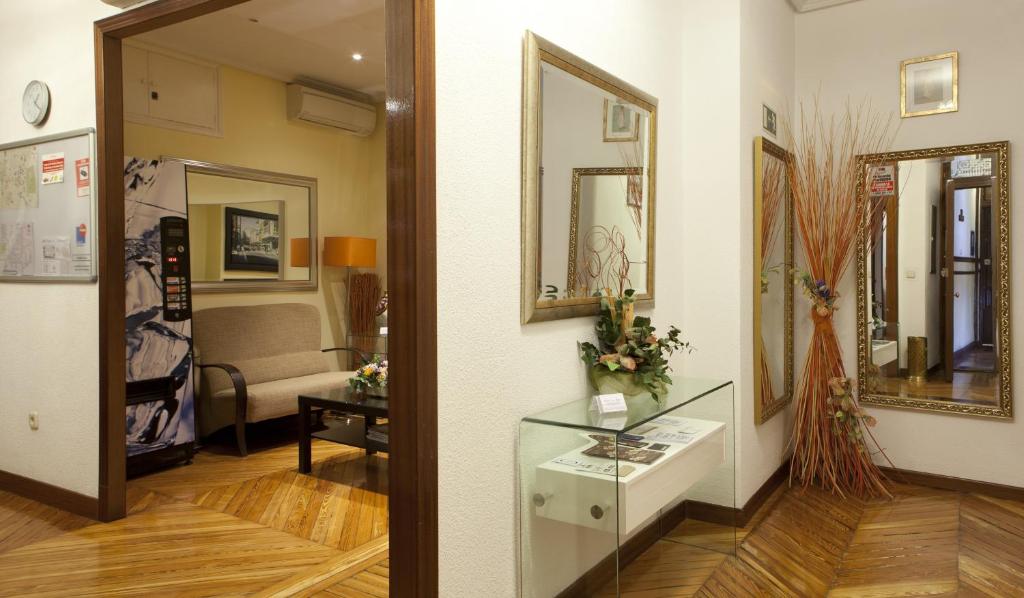Fotografie z fotogalerie ubytování Hostal Los Alpes v destinaci Madrid