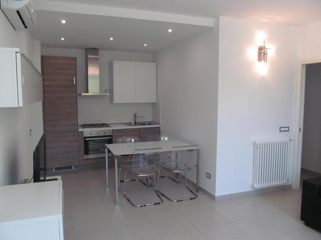 A kitchen or kitchenette at White Dream Spotorno