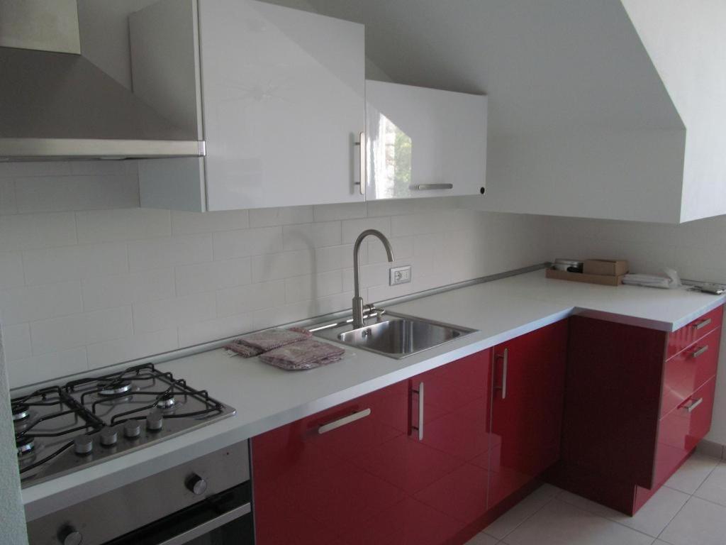 A kitchen or kitchenette at White Dream Spotorno