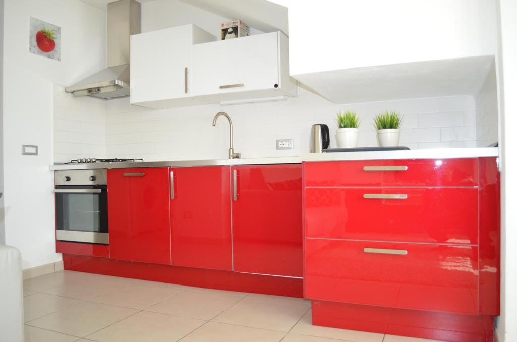 A kitchen or kitchenette at White Dream Spotorno