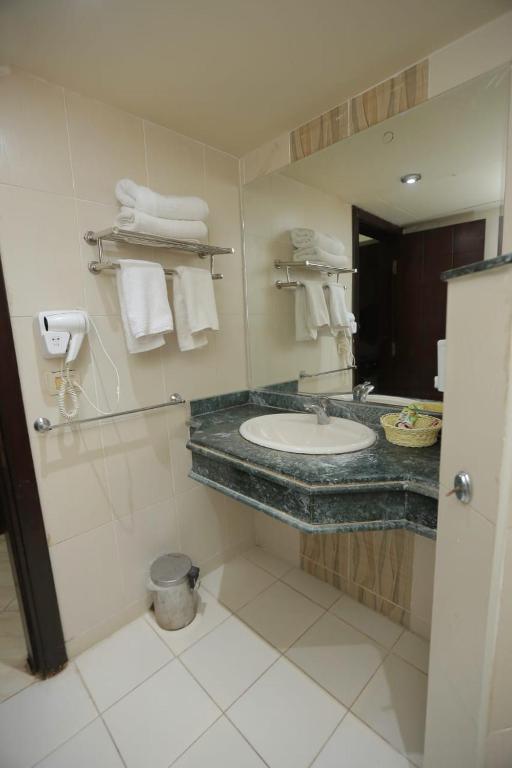 A bathroom at La Sirena Hotel & Resort - Families only