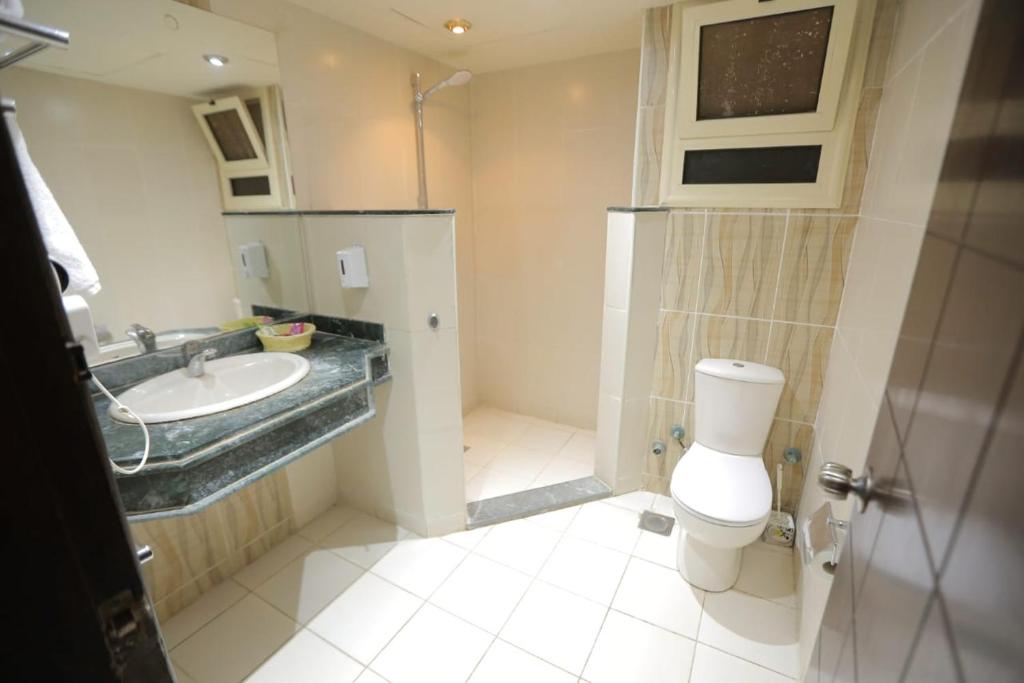 A bathroom at La Sirena Hotel & Resort - Families only