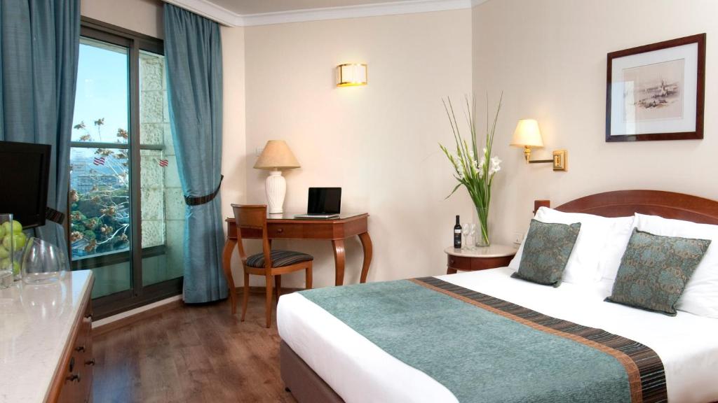 Crowne Plaza Haifa by IHG - Standard Queen Room With City View