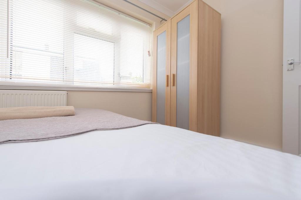 Serviced Accommodation near London and Stansted - 3 bedrooms