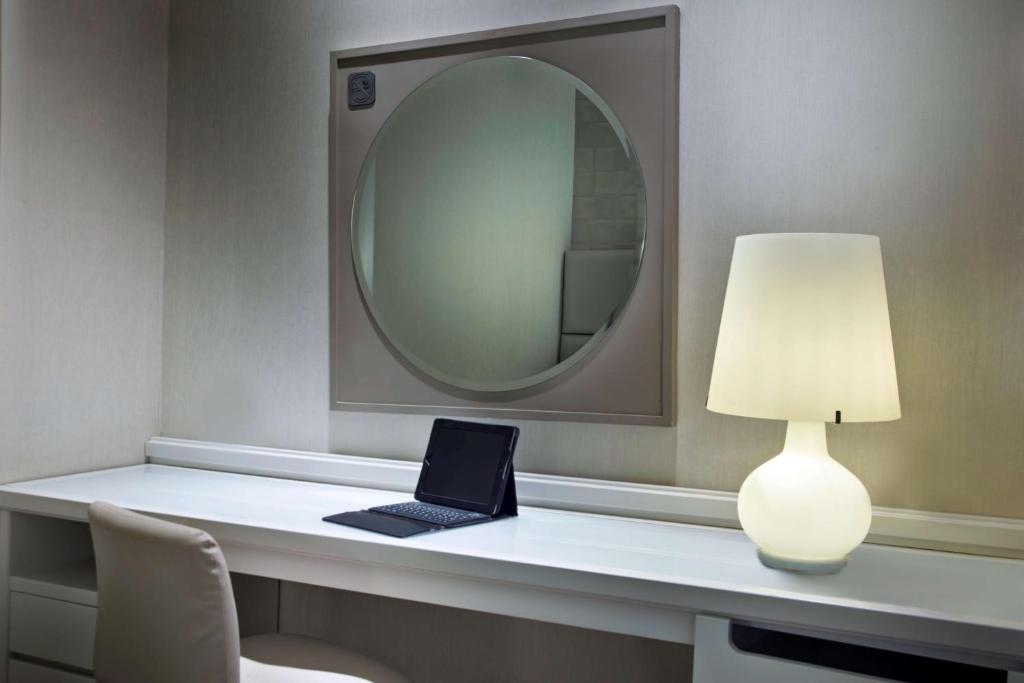 
Comfort Queen Room with Extra Single Bed
