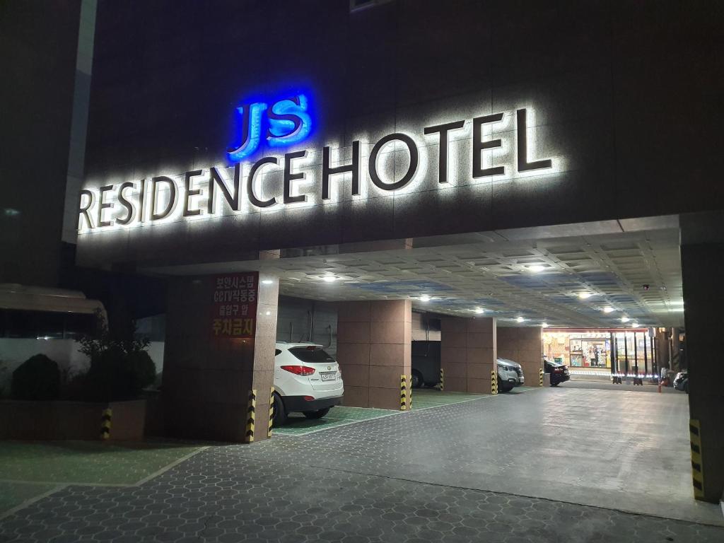 Budova, kde se aparthotel nachází