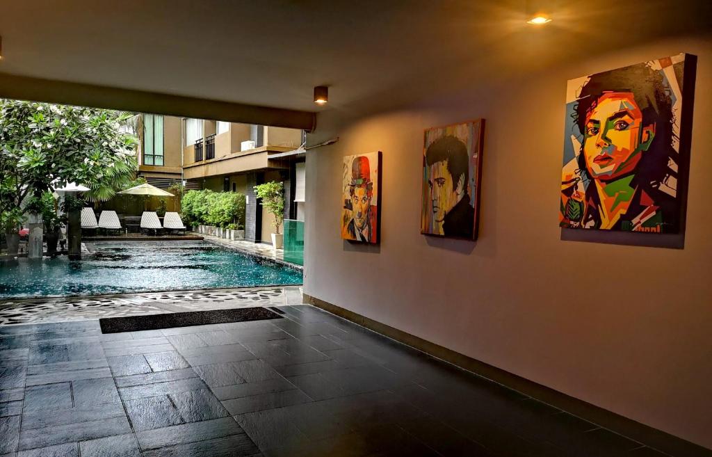 Bazén v ubytování Mazi Design Hotel by Kalima nebo v jeho okolí