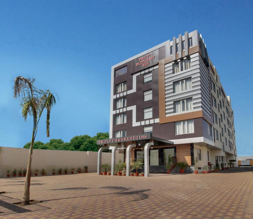 Rudransh Inn by Trulyy - Housity