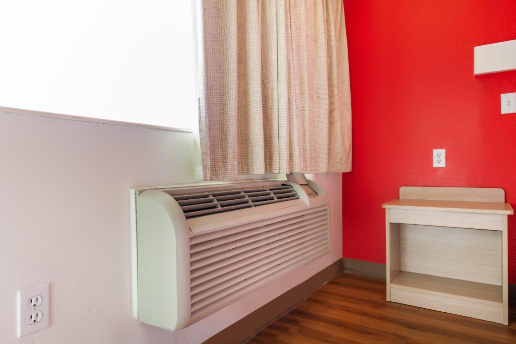 Regency Inn Tulsa - Queen Room - Acceso A La Discapacidad
