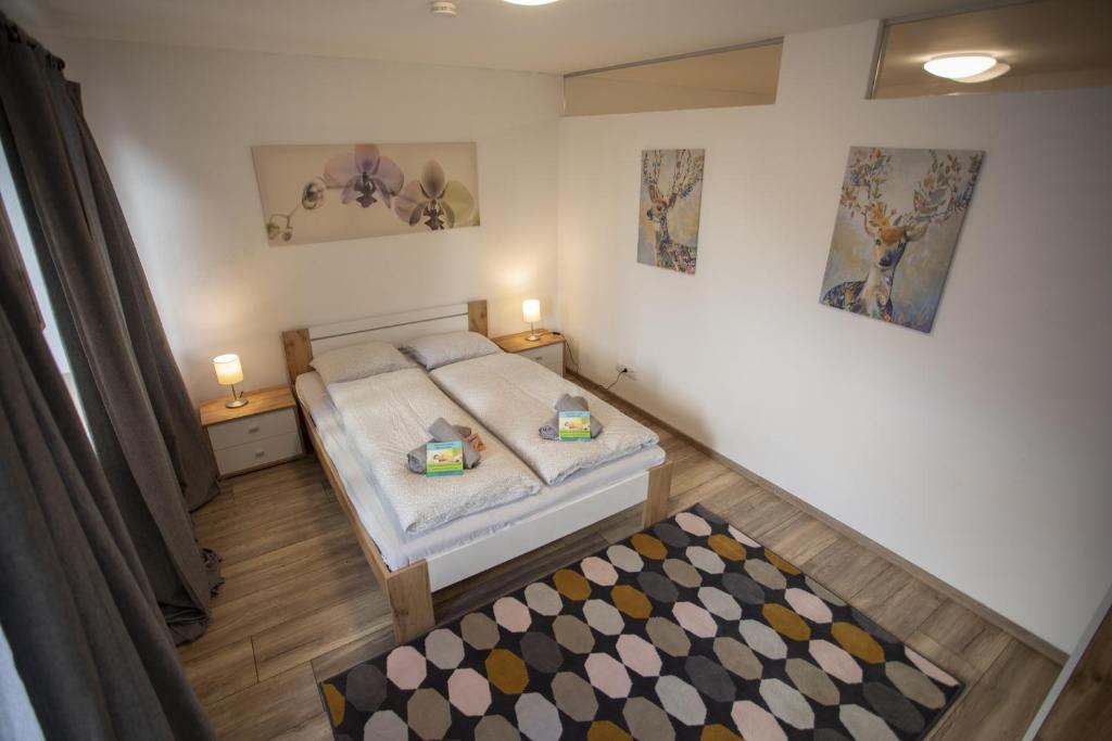 Postel nebo postele na pokoji v ubytování Modern Old Town Apartment