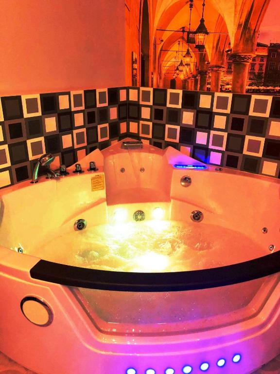 Fotografia z galérie ubytovania UNDERGROUND Jacuzzi Rooms v Krakove