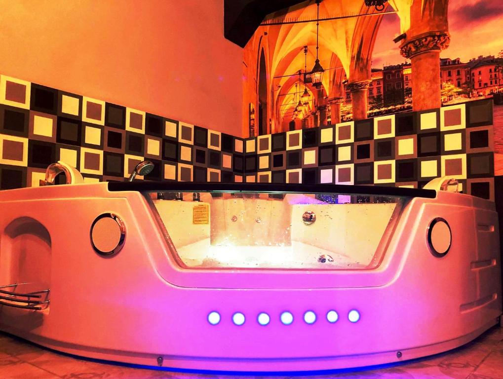 Fotografia z galérie ubytovania UNDERGROUND Jacuzzi Rooms v Krakove