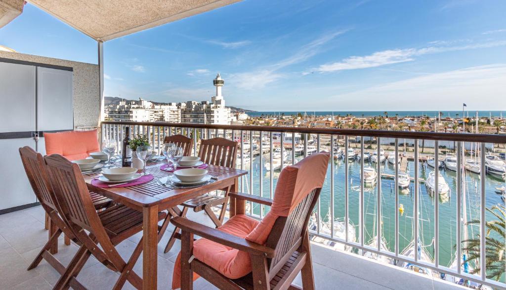 Apart-rent Duplex Port Grec 5º 0172 con vista al canal y al mar