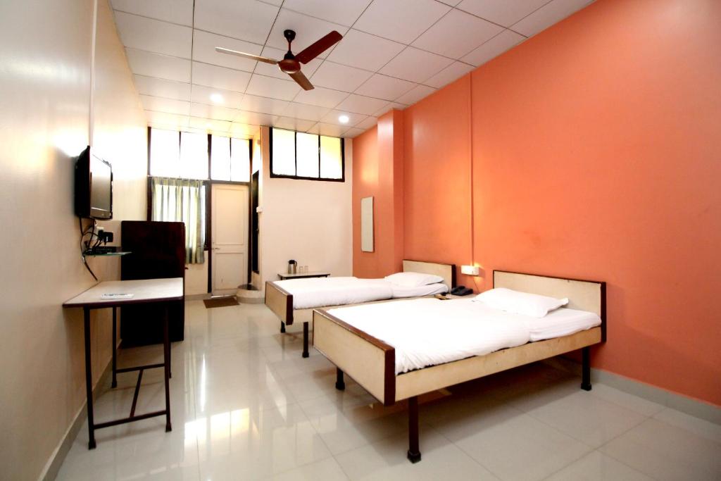 Hotel Gomatgiri - Executive Twin Room - Non AC