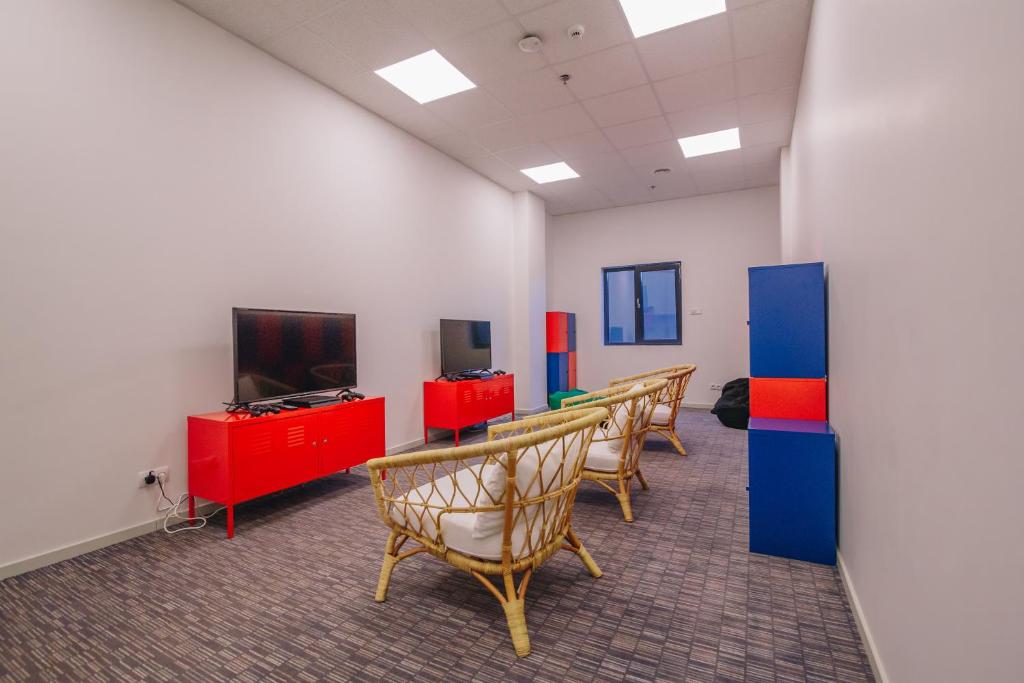 TV a/nebo společenská místnost v ubytování Park Hotel Tsinandali Estate