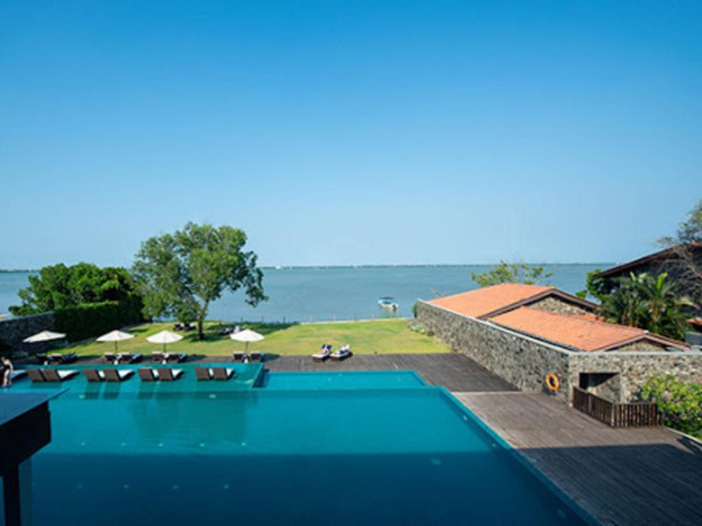 Bazén v ubytování Regenta Arie Lagoon Negombo nebo v jeho okolí