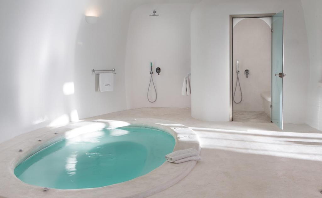 Baðherbergi á Perivolas Hotel