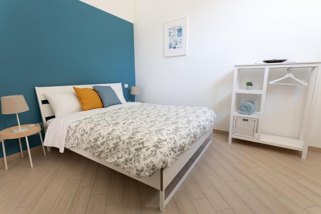 a bedroom with a bed and a blue wall at Casa Lyon in Potenza