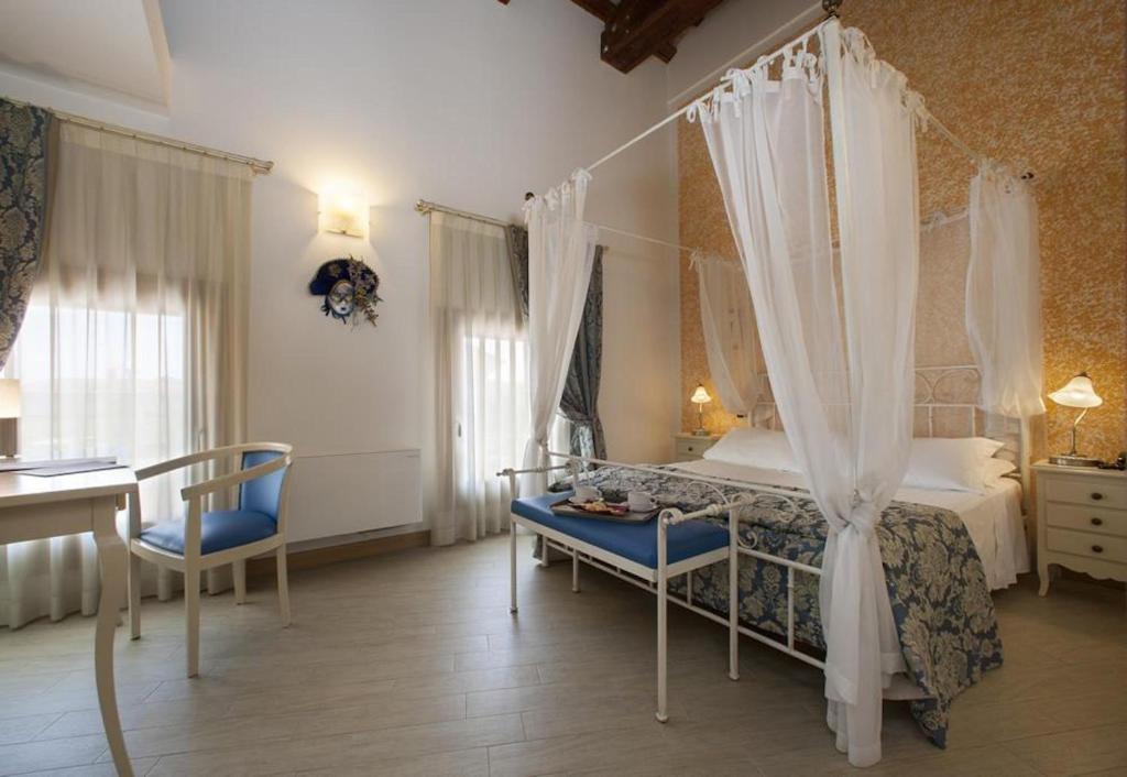Postel nebo postele na pokoji v ubytování Albergo Antica Corte Marchesini