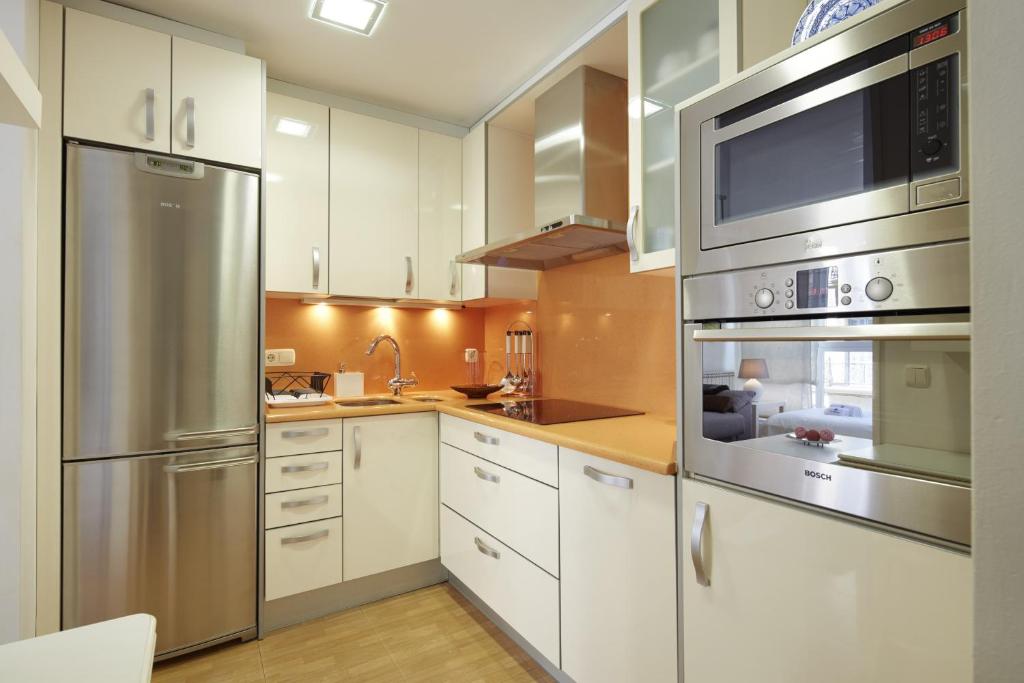 A kitchen or kitchenette at Hurbil - Basque Stay