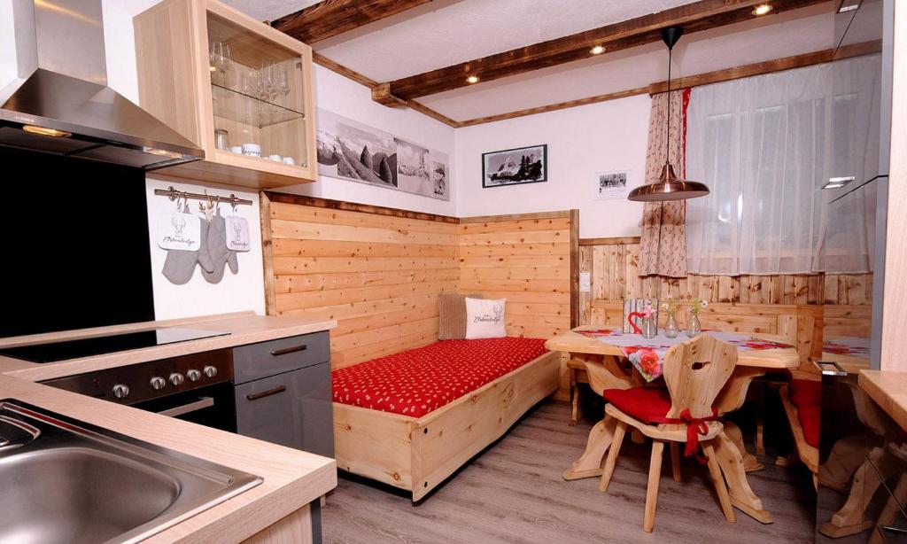 Kuchyň nebo kuchyňský kout v ubytování Eberl´s Zirbenlodge
