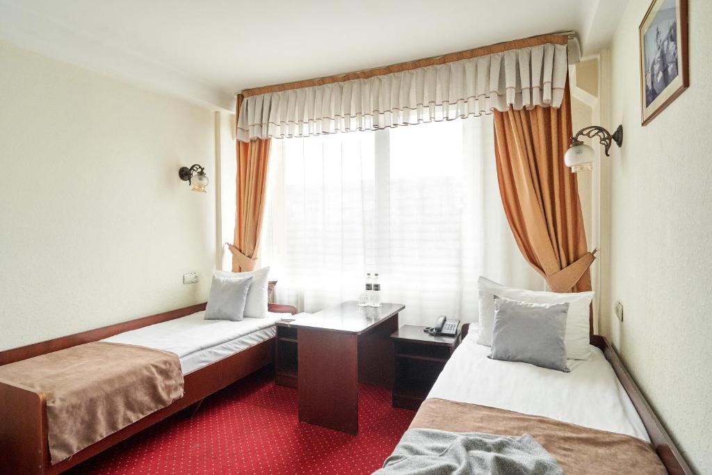 Postel nebo postele na pokoji v ubytování Hotel Druzhba