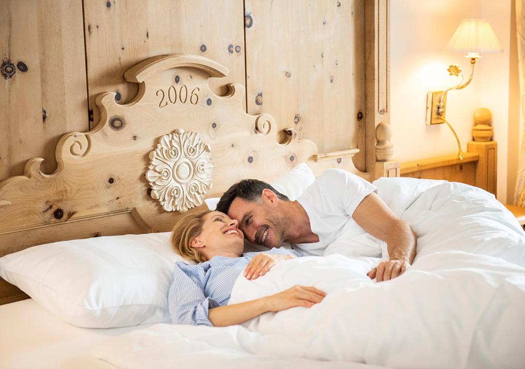 Postel nebo postele na pokoji v ubytování Hotel Alpenhof