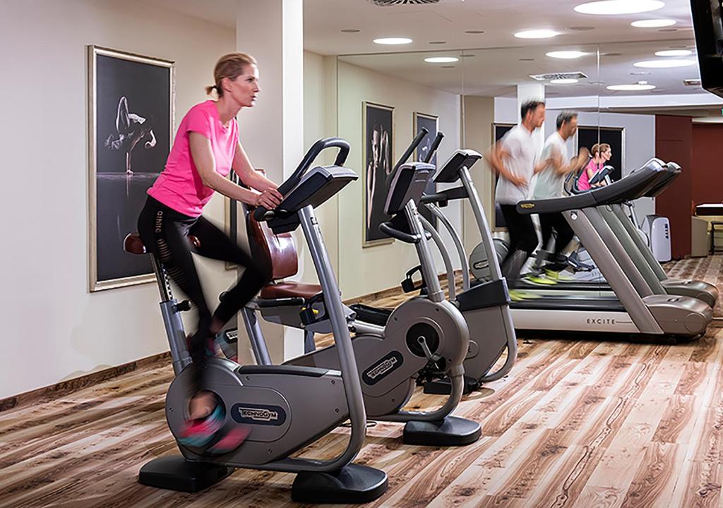 Fitness centrum a/nebo fitness zařízení v ubytování Hotel Alpenhof