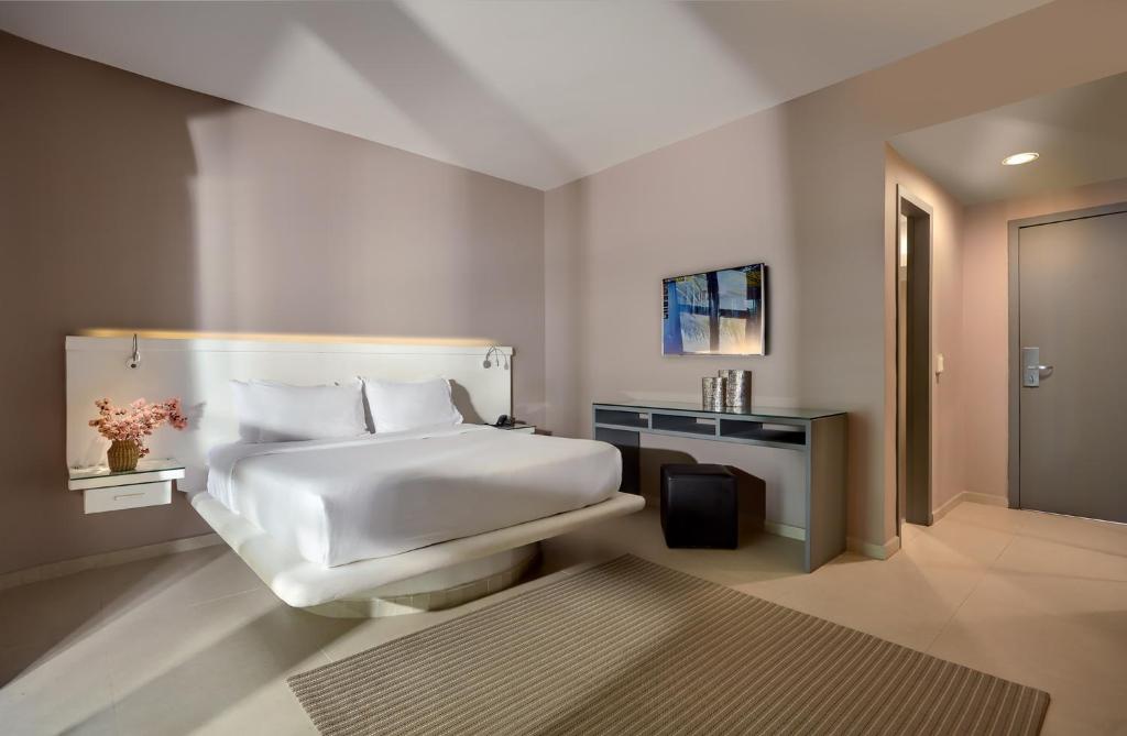  My Blue Hotel