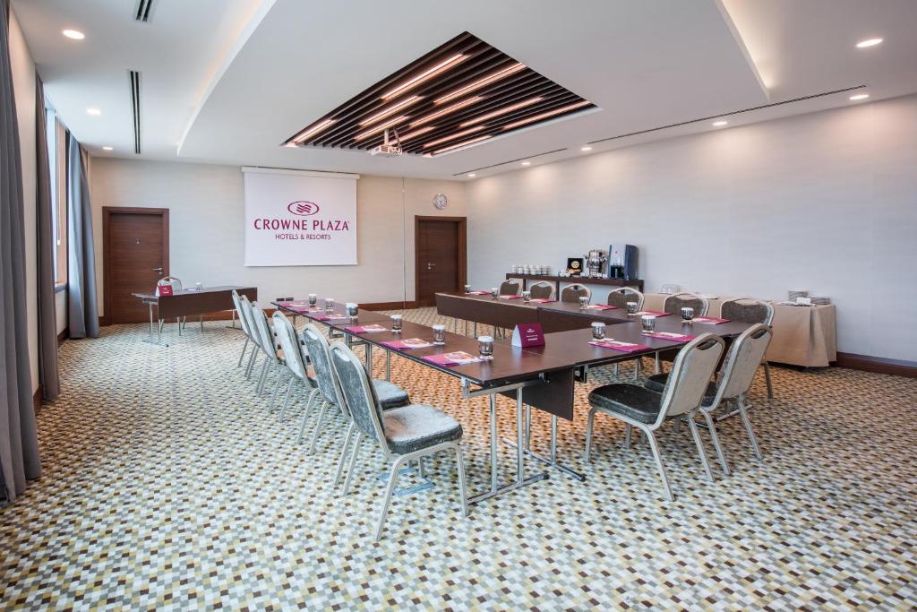 a conference room with a long table and chairs at Crowne Plaza Istanbul Oryapark by IHG in Istanbul